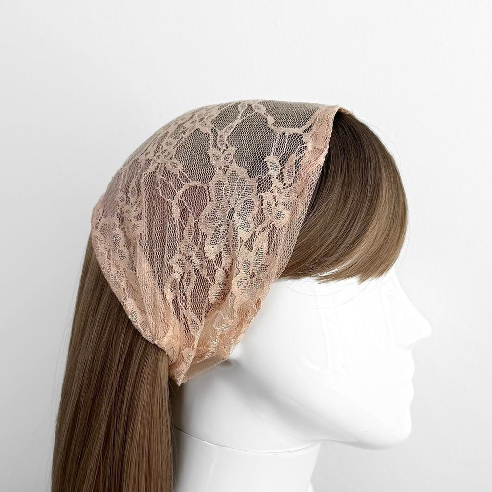 Elegant Lace Headscarf in Light Peach